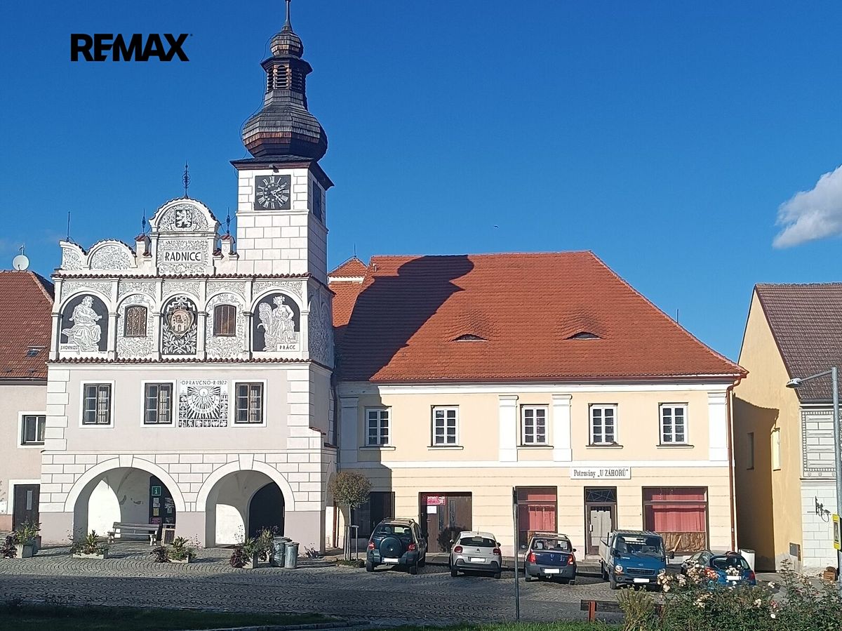 Prodej rodinného domu 426 m², pozemek 836 m²